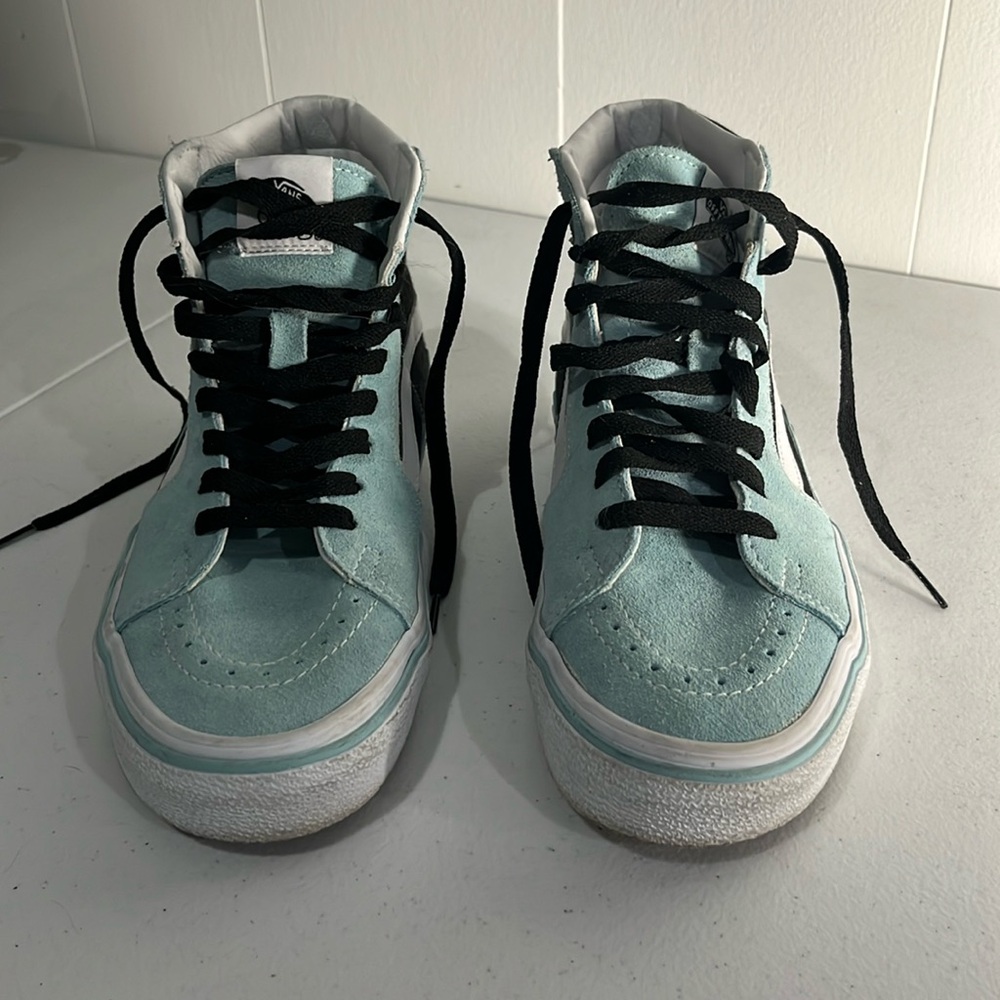 Very nice hi top Vans size 8.5